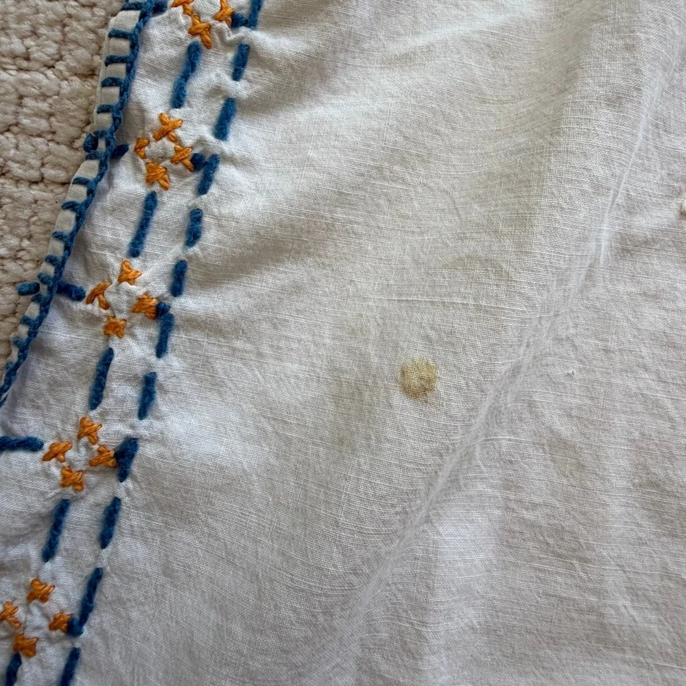 Vintage Hand Embroidered Floral Urn White Square Tablecloth Scalloped 46in